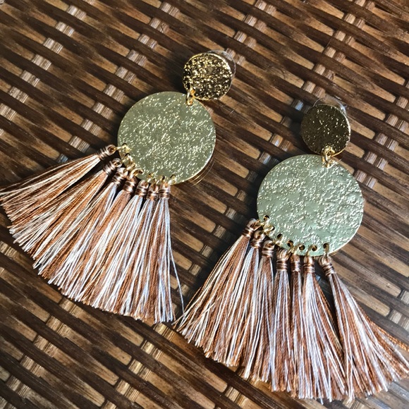 Jewelry - Fringe gold  drop earrings